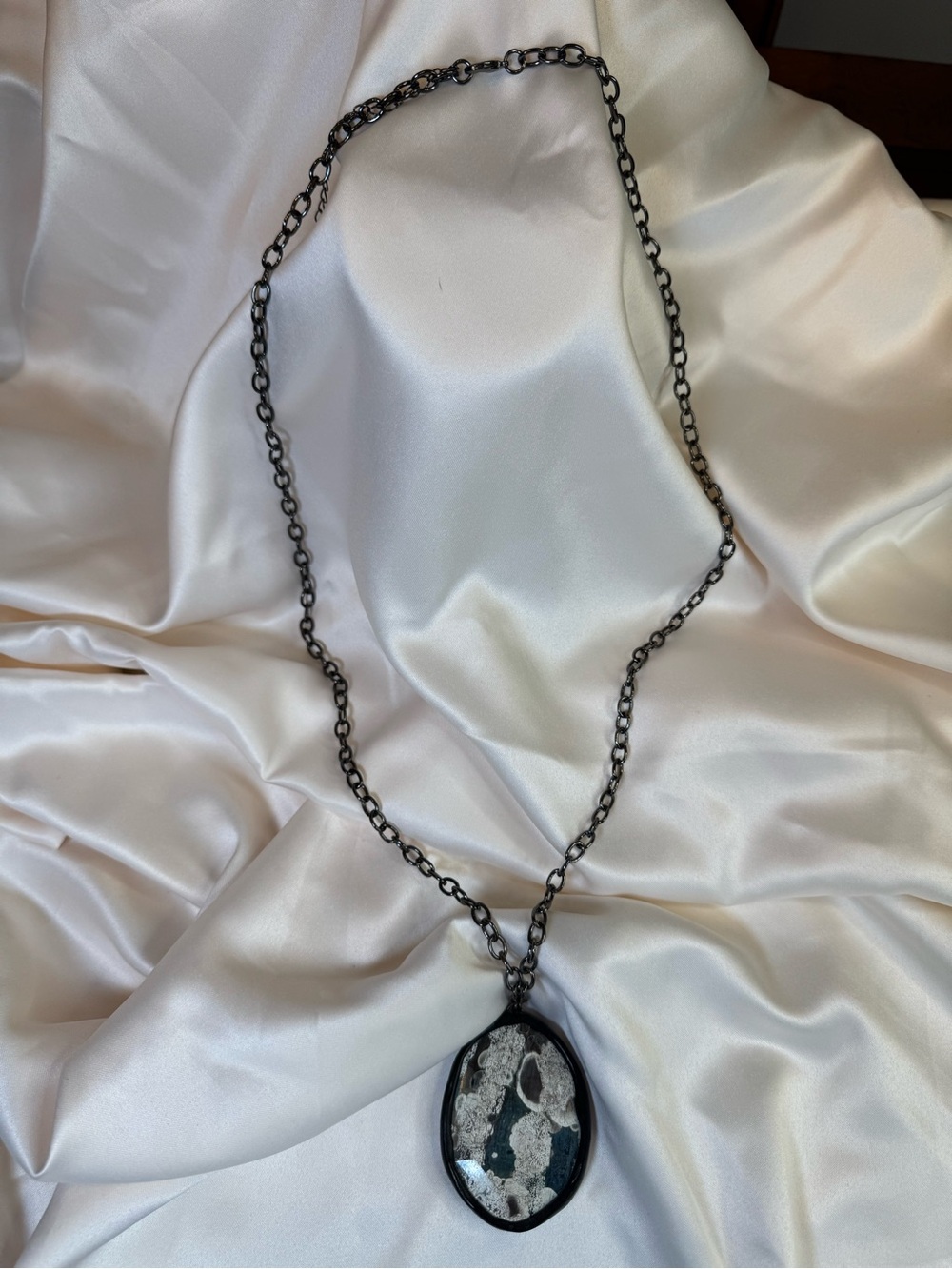 Black Stone Teardrop Pendant Necklace - Women's Fashion Jewelry